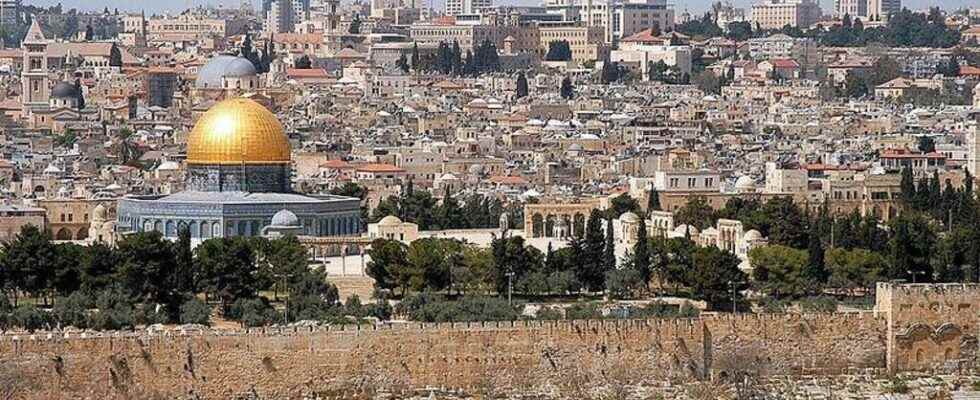 court upholds sale of Church real estate to Jewish settlers