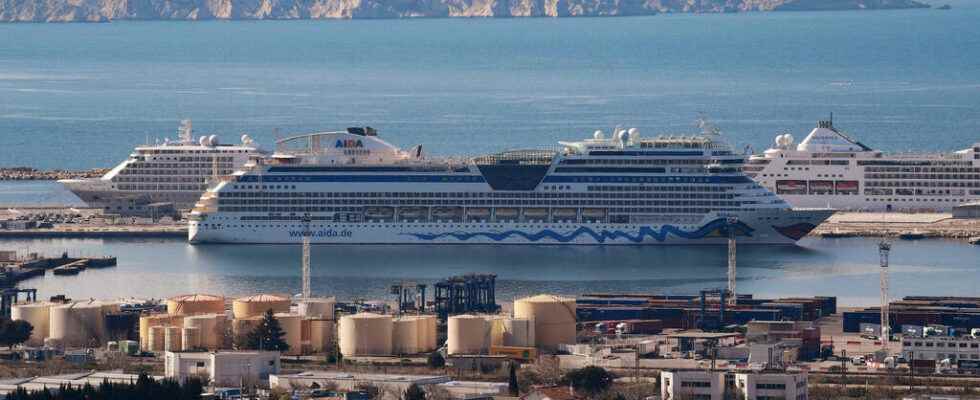 in Marseille anger against the pollution caused by cruise ships