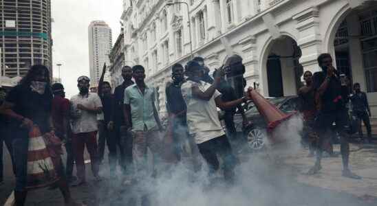 new demonstration in front of the presidency