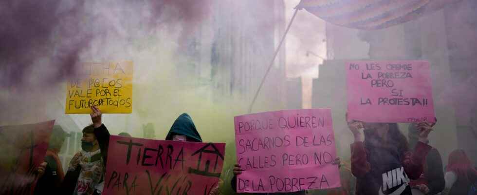 Argentines demand help from the government