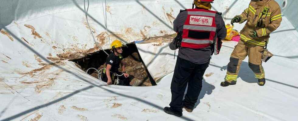 Catastrophic pool party people get sucked into sinkholes