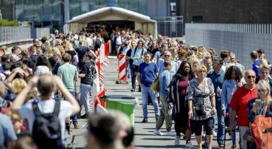 Chaos at airports in Europe Amalias wedding dress gone