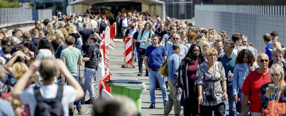 Chaos at airports in Europe Amalias wedding dress gone