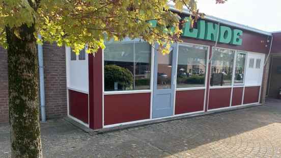 Crisis emergency shelter for refugees in Meerkerk sports hall