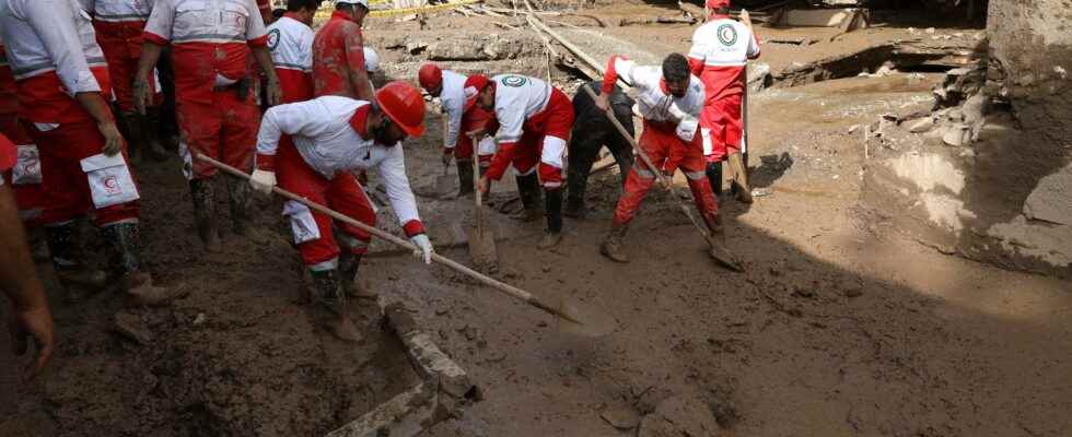 Death toll rises in floods in Iran