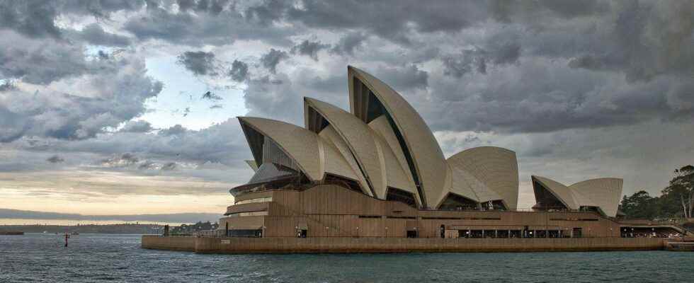 Extraordinary rains force thousands of residents to evacuate Sydney