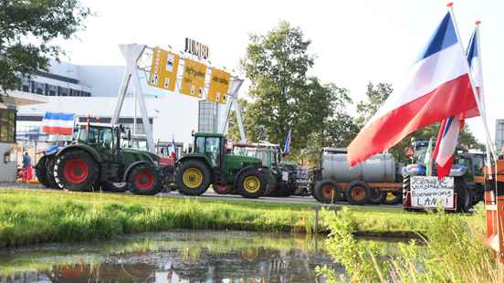 Farmers block Jumbo and AH distribution centers in Woerden Nieuwegein