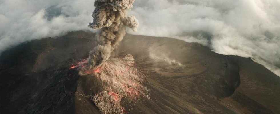 Fuego volcano in Guatemala a fiery cloud 6 km long