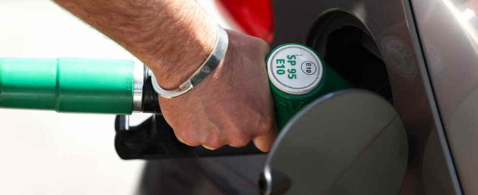 Fuel prices rebate at Total cost price by Leclerc Promotions