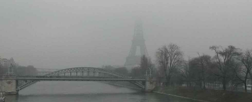 How the violent fires in Gironde smoky Paris