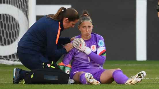 Injured goalkeeper Van Veenendaal is no longer in action at