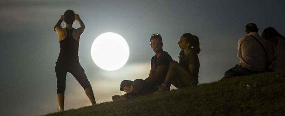 Last chance to see the supermoon tonight