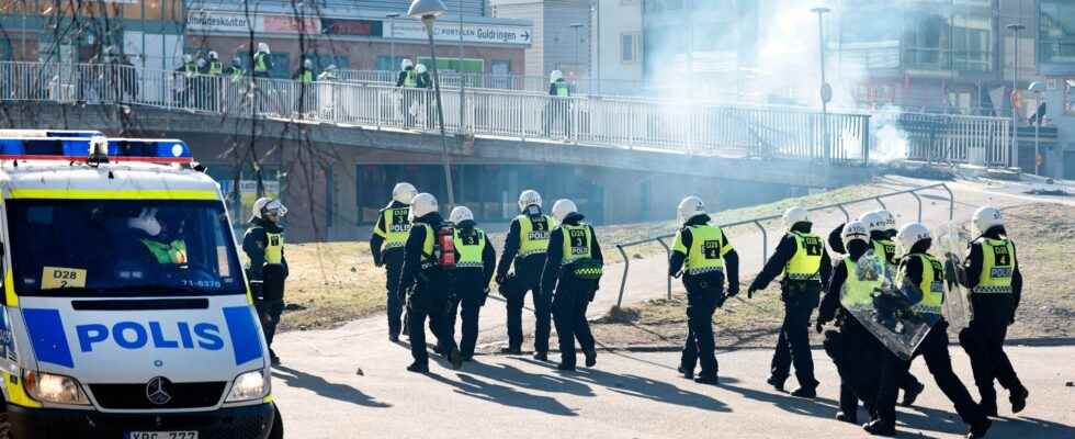 Prosecutors acquit the police after the Easter coup