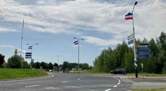 Province will hang flags along roads for the time being