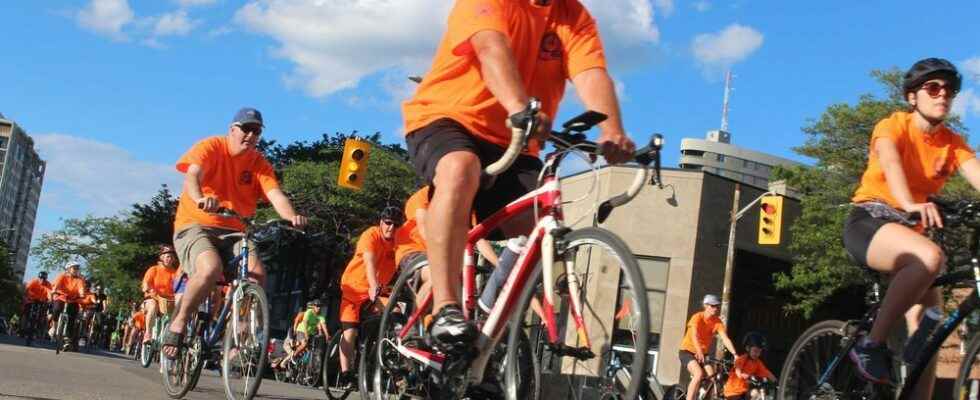 Sarnias BIG Slow Roll draws a big crowd of cyclists