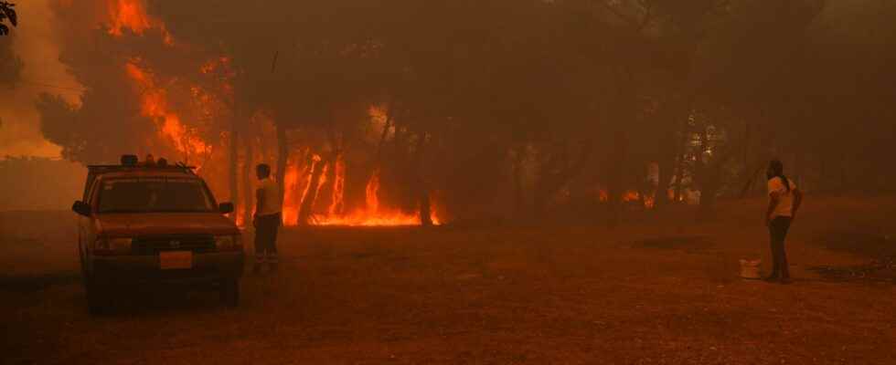 Several fires in Greece tourists evacuated