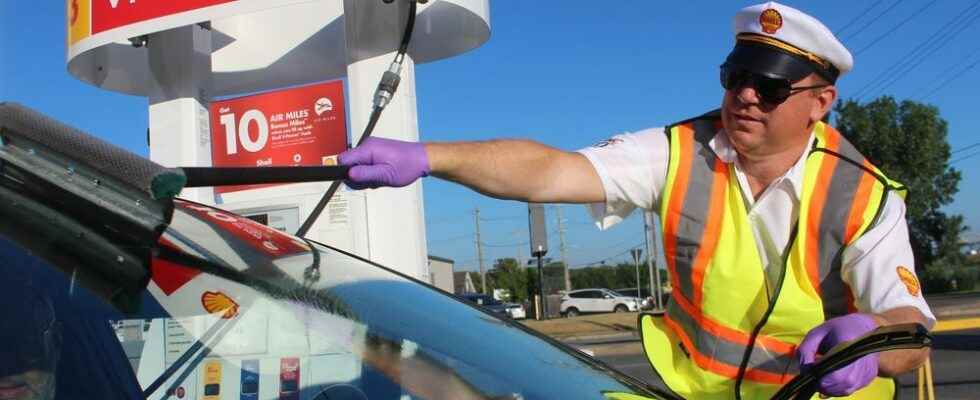 Shell celebrates Sarnia area refinery anniversary with gas giveaway