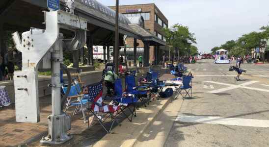 Shooting during 4th of July parade kills at least six