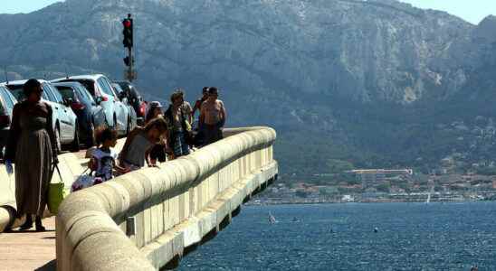 The Marseille corniche is exactly that of Oran