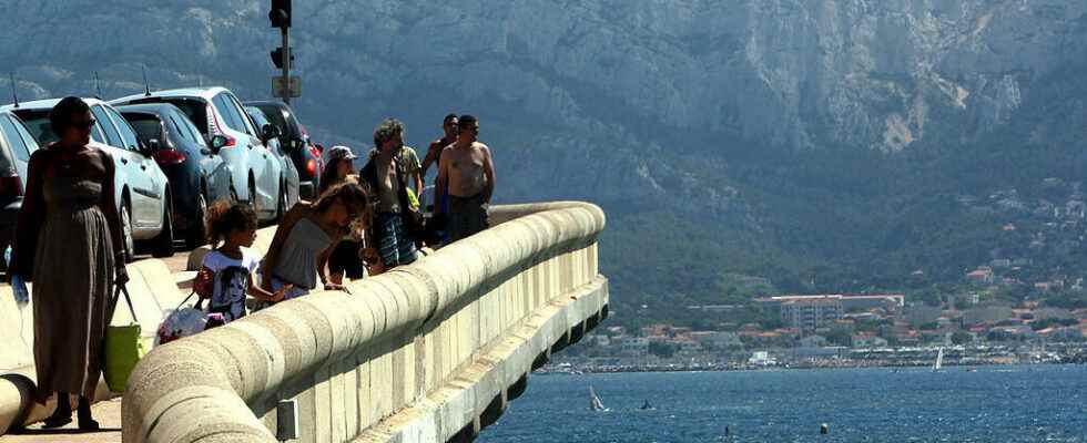 The Marseille corniche is exactly that of Oran