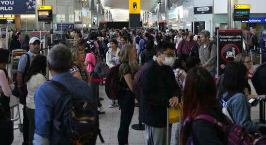 UK wants to avoid airport chaos for summer vacation