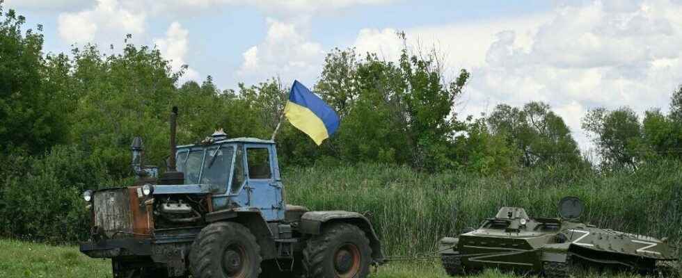 Ukraine celebrates its tank towing farmers with a stamp