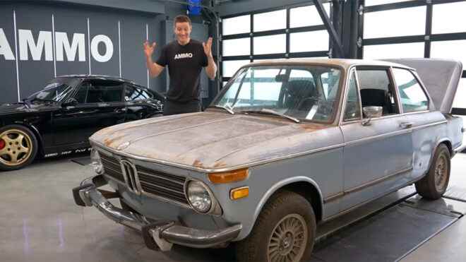 Video The BMW 2002 washed for the first time in