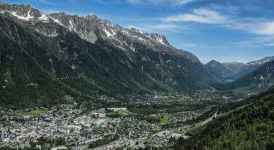 Which French glaciers are at risk due to climate change