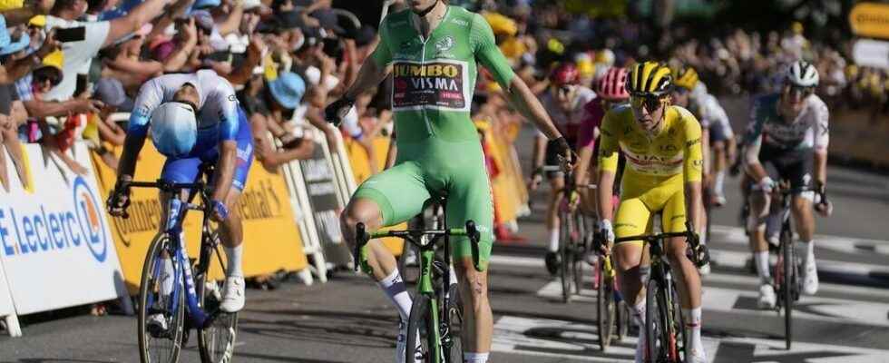 Wout van Aert wins the 8th stage Tadej Pogacar remains