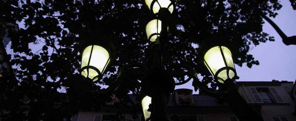 some cities turn off street lights at night to save