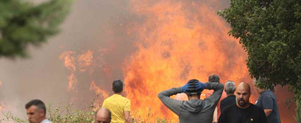 1500 evacuated after Spanish giant fire