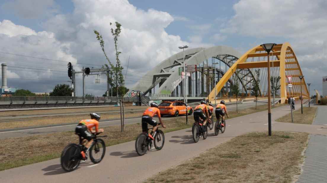 The Basque cycling team Euskatel-Euskadi exploring the Hogeweidebrug in Utrecht.