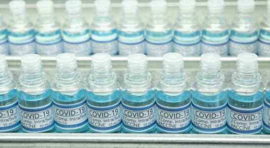 4th dose Covid vaccine France compulsory for whom