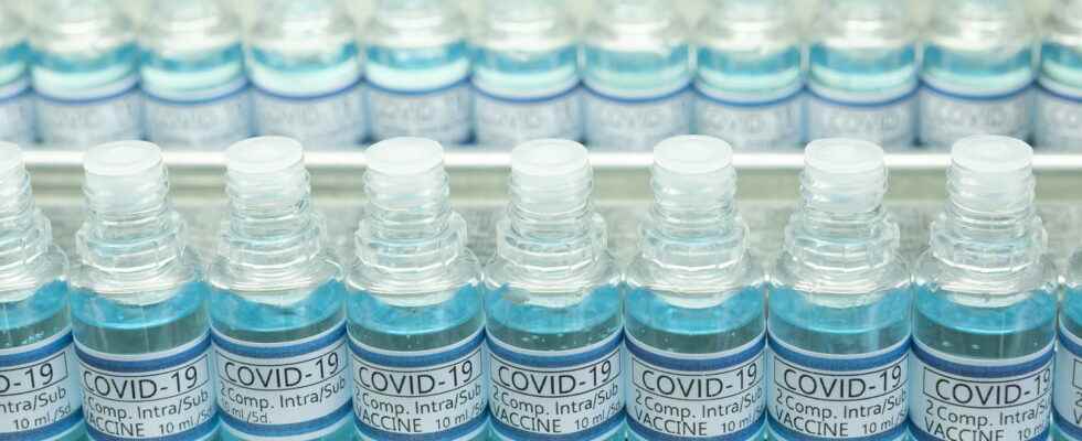 4th dose Covid vaccine France compulsory for whom