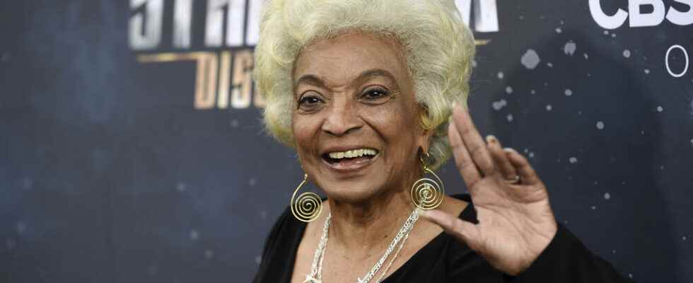 African American actress Nichelle Nichols Star Trek heroine dies at 89