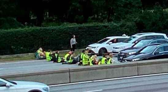 Ambulances were stopped by climate activists thats why they