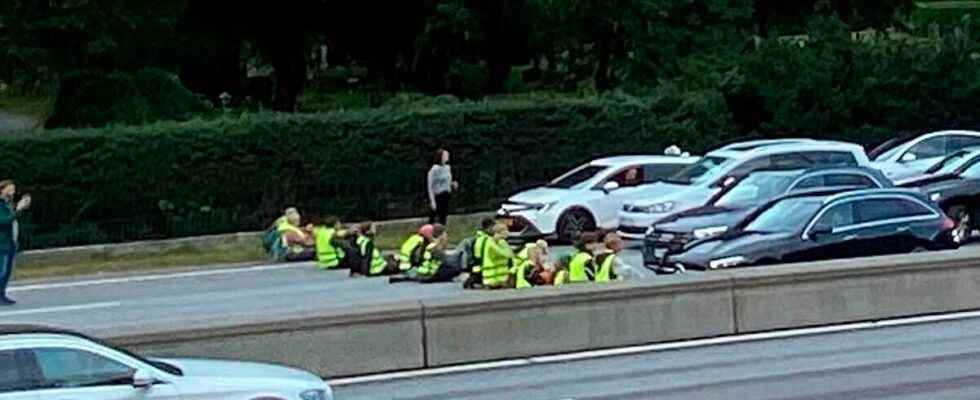 Ambulances were stopped by climate activists thats why they