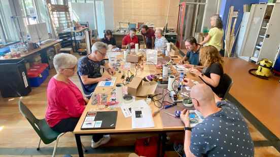 Amersfoort residents build climate cabinets for the garden First see