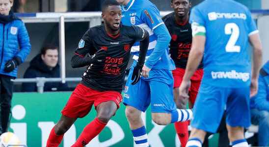 Bazoer can make his debut for AZ against Dundee United