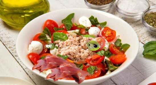 Buddha freshness bowl Tomatoes mozzarella Bayonne ham oatmeal arugula