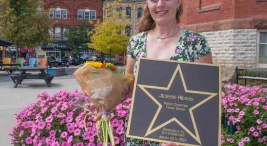 Canadian figure skater Stratford native Jodeyne Higgins awarded citys Bronze