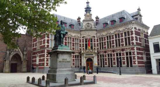 Chatting with Utrecht statues a glimpse into the past through