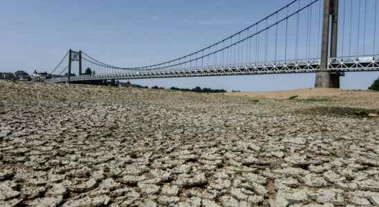 Drought 2022 all of France hit maps and restrictions