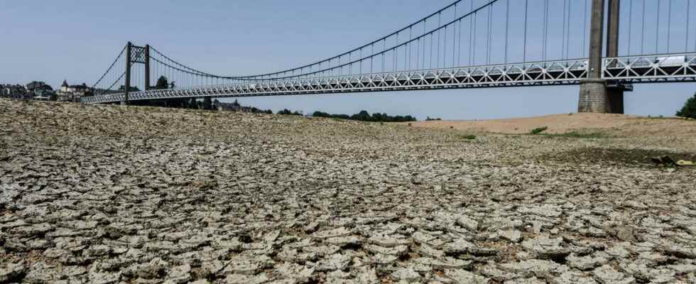 Drought 2022 all of France hit maps and restrictions