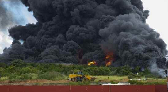 Explosions at the tanker base in Cuba Thousands evacuated call