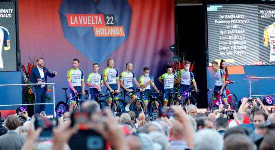 Fiesta in Utrecht watch the team presentation of the Vuelta