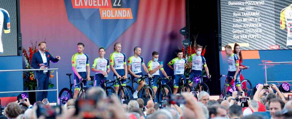 Fiesta in Utrecht watch the team presentation of the Vuelta