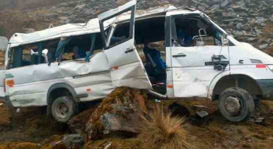 Four dead when tourist bus runs off the road