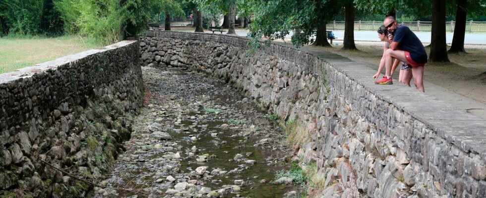 French flood warning after drought