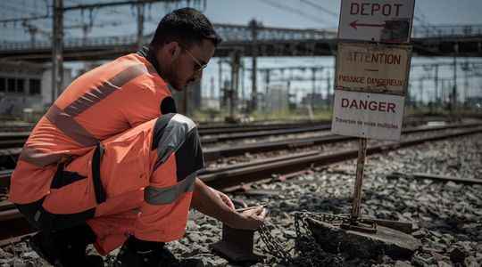 How does the SNCF adapt to heat waves and heat